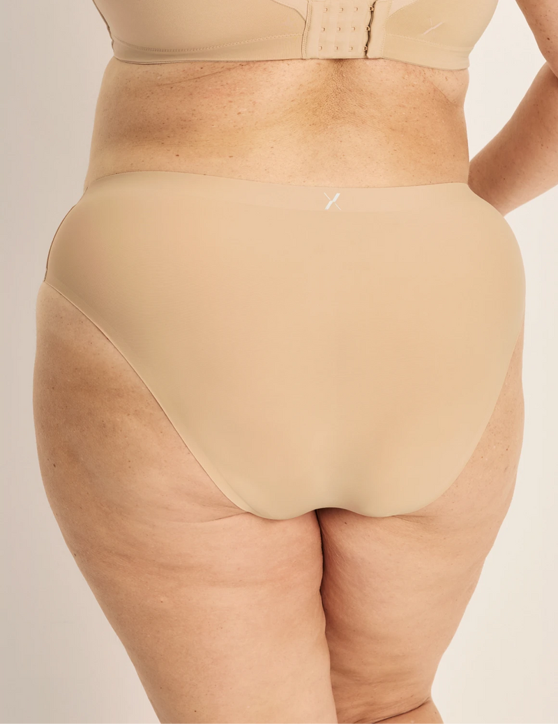 Clementine has 51” hips, and wearing KNIX XXL | Warm Sand
