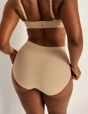 Amber has 46” hips, and wearing KNIX L | Warm Sand