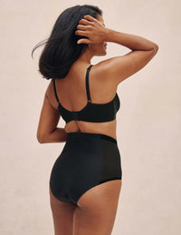 Anupa King is wearing KNIX S | Black