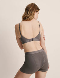 Esther is a 32C and wears a Knix size S | Grey
