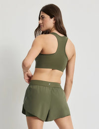 Sofia is 32D and wears a Knix size S+ | Olive