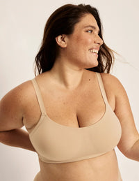 Clementine is a 40G and wearing KNIX XXL++  | Warm Sand