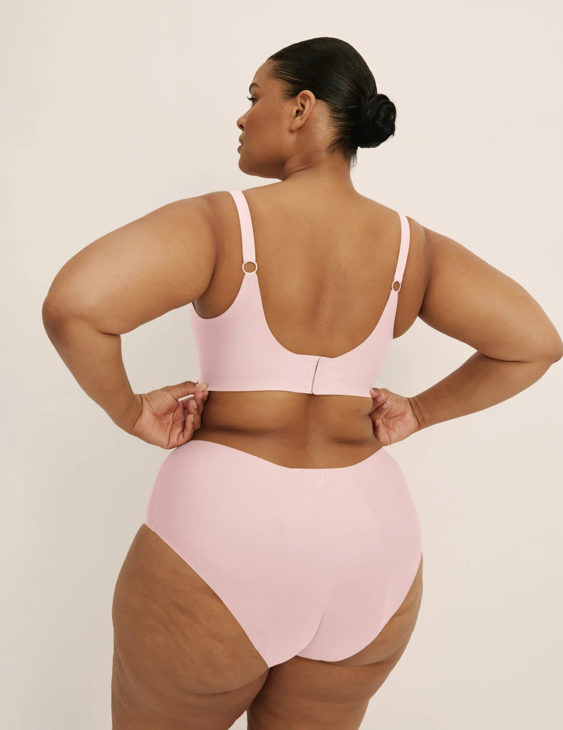 Leslie is a 38D and wearing KNIX XL+ | Rose Water