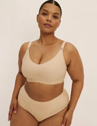 Leslie is a 38D and wearing KNIX XL+  | Warm Sand