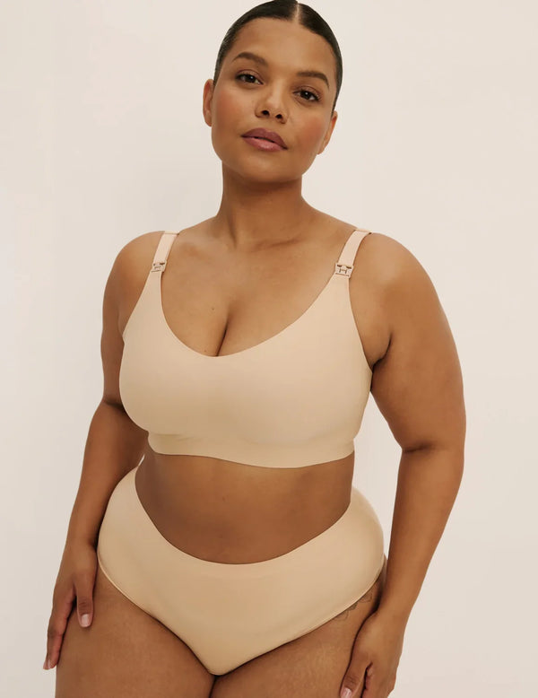 Leslie is a 38D and wearing KNIX XL+  | Warm Sand