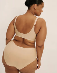 Leslie is a 38D and wearing KNIX XL+  | Warm Sand