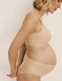 Elyse is a 34C and wearing KNIX M | Warm Sand