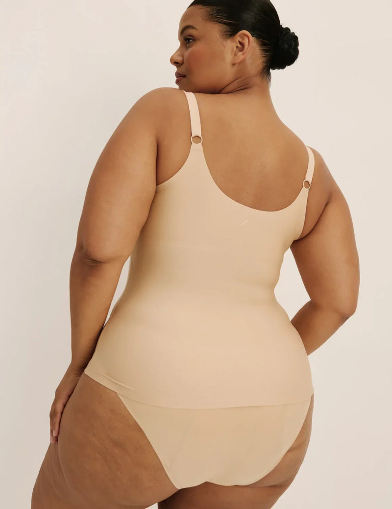 Leslie is a 38D and wearing KNIX XL+ | Warm Sand