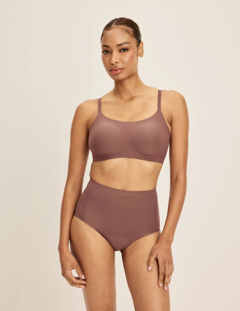 Ashley is a 32DD and wearing KNIX S+ | Sola