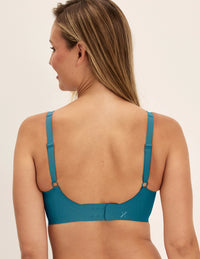 Megan is a 32E and wearing KNIX S+ | Wintergreen