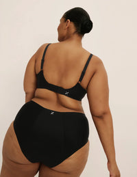 Leslie is a 38D and wearing KNIX XL+  | Black