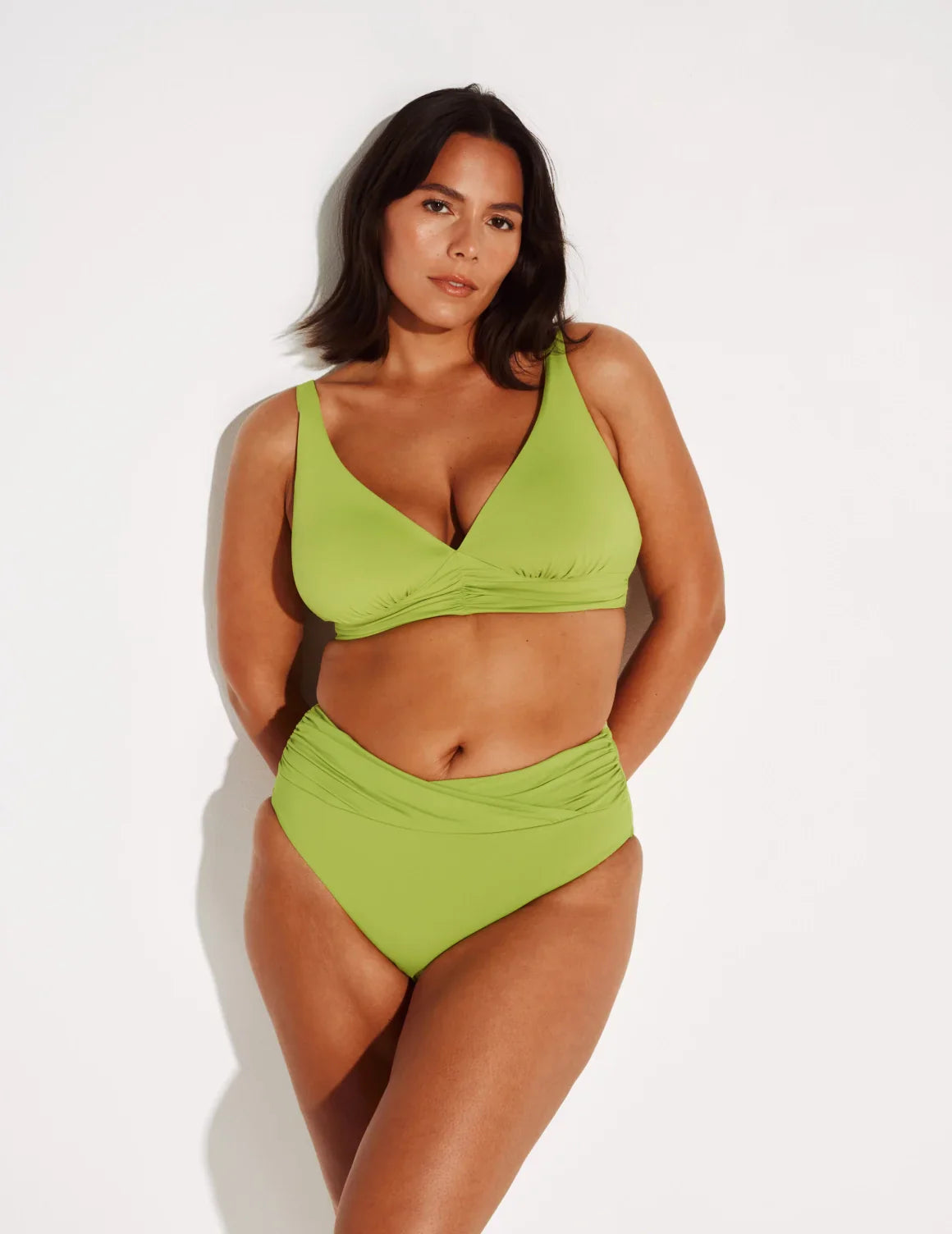 Maya has 43” hips and wears a Knix size L | Chartreuse