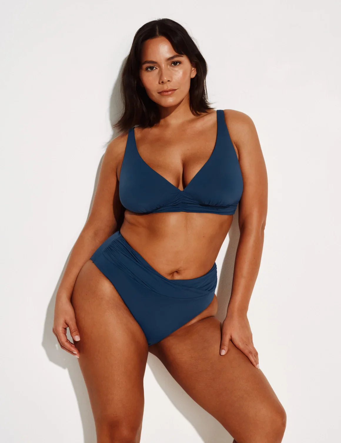 Maya has 43” hips and wears a Knix size L  | Horizon