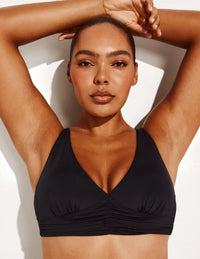 Amber is a 36C and wears a Knix size L | Black