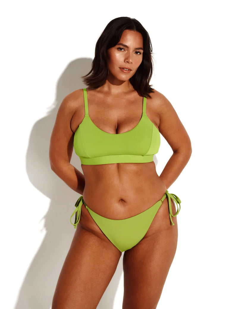 Maya is a 34DDD and wears a Knix size M+ | Chartreuse