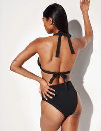 Jay is a 30E wearing KNIX S+ | Black