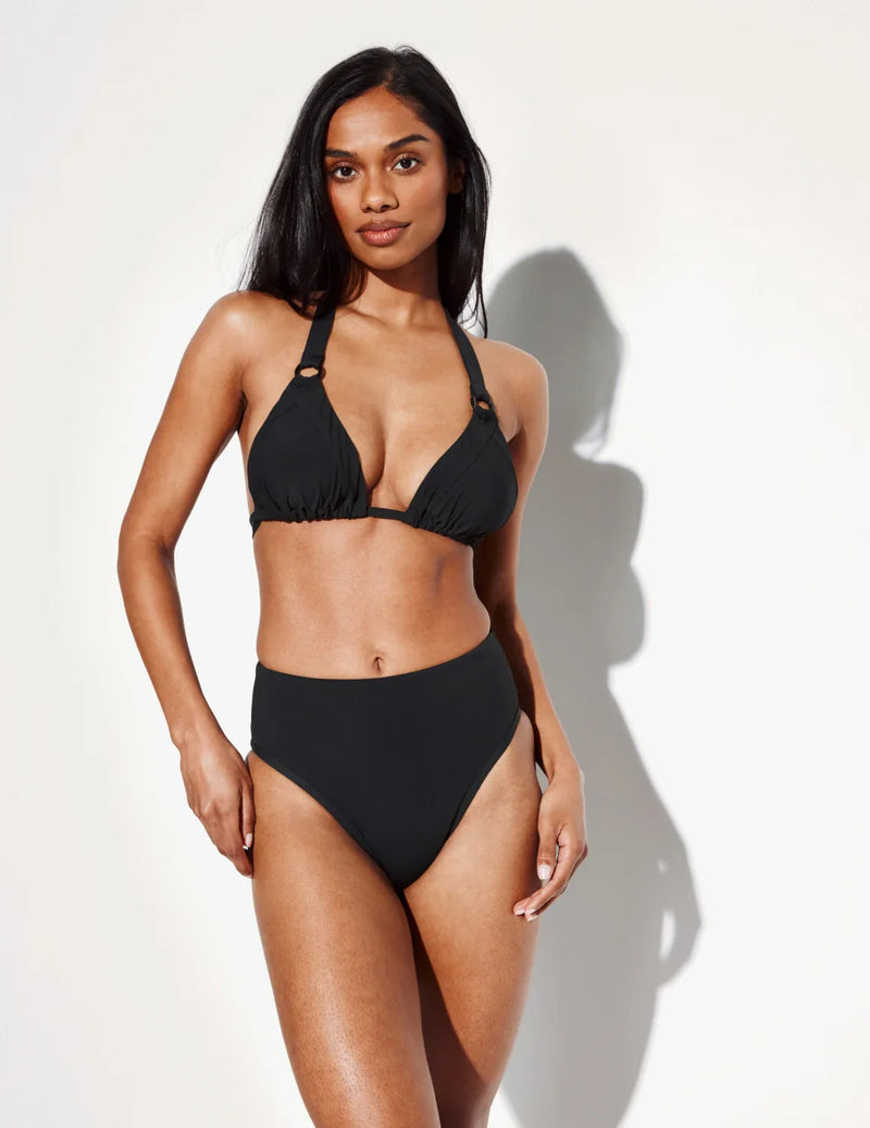 Jay is a 30E wearing KNIX S+ | Black