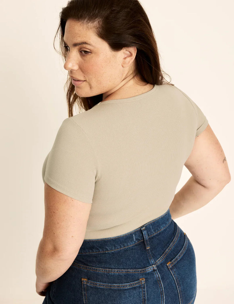 Clementine is a 40G wearing KNIX XXL | Fawn