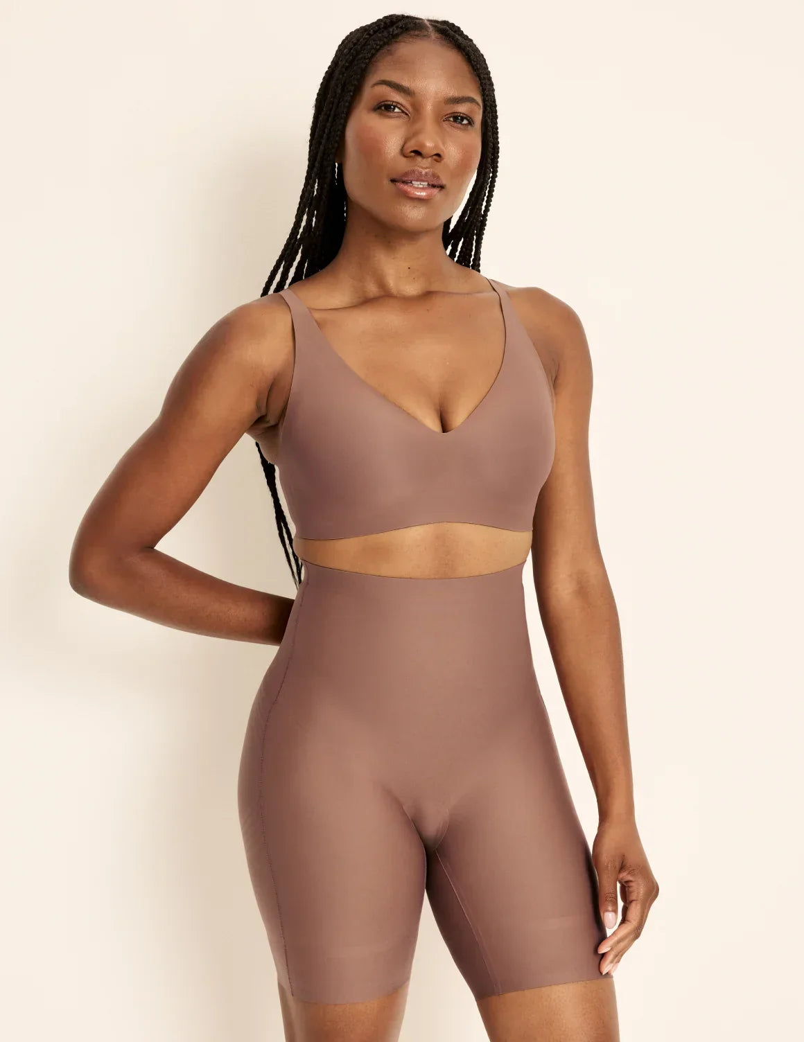 Gin has 38” hips, is 5’8” tall and wears a size S  | Sola