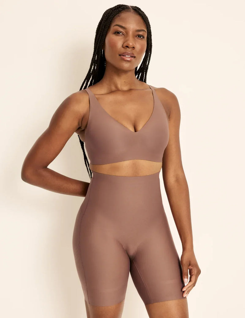 Gin has 38” hips, is 5’8” tall and wears a size S  | Sola