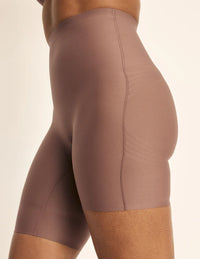 Gin has 38” hips, is 5’8” tall and wears a size S  | Sola