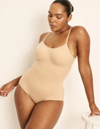Amber is a 36C, has 46” hips, is 5’10.5” tall and wears a size L  | Warm Sand
