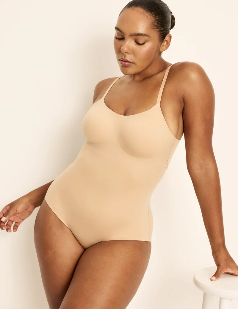 Amber is a 36C, has 46” hips, is 5’10.5” tall and wears a size L  | Warm Sand