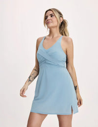 Sarah (Birds Papaya) is 5’8” wearing KNIX M | Blue Mist