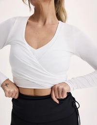 Sarah (Birds Papaya) is wearing KNIX M | White