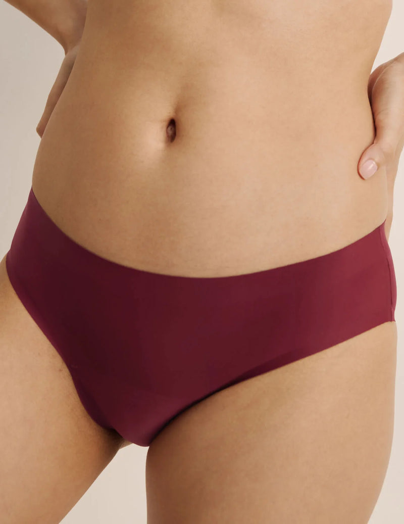 Julie has 33.5” hips and wears KNIX S | Dark Cherry
