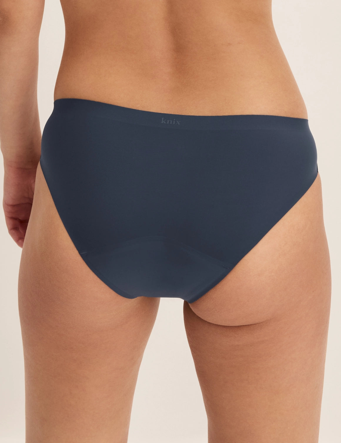 Megan has 36.5” hips and wears KNIX S | Twilight Navy