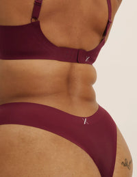 Leslie has 49” hips and wears KNIX XXL | Dark Cherry