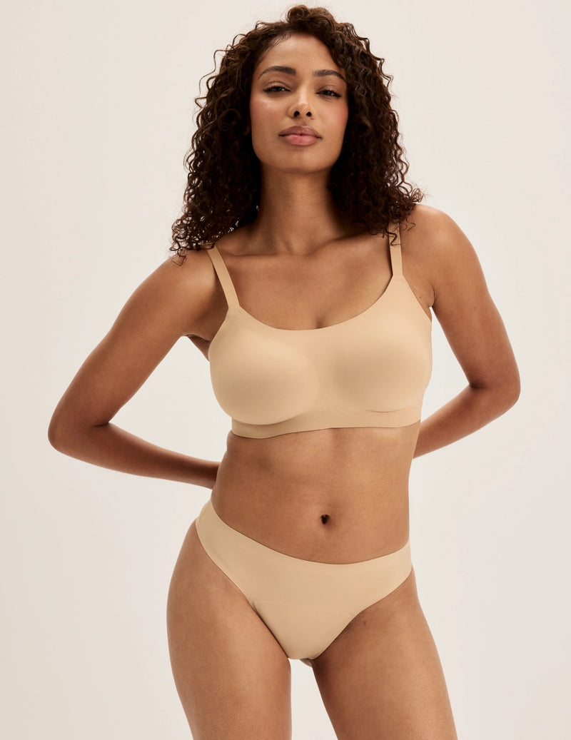 Ashley has 39” hips and wears KNIX S | Warm Sand