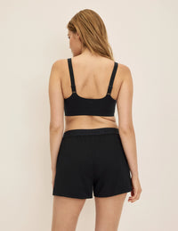 Sarah has 38.5” hips and wears KNIX M | Black