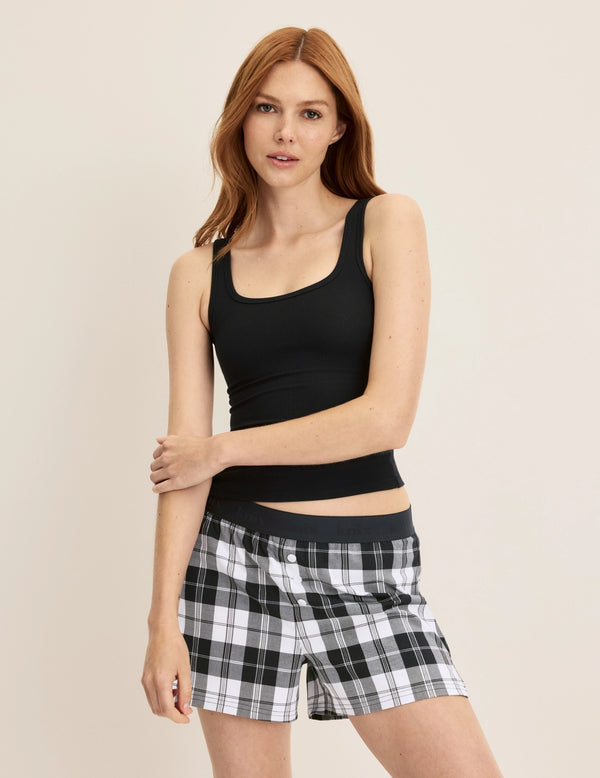 Molly has 35.5” hips and wears KNIX S | Plaid