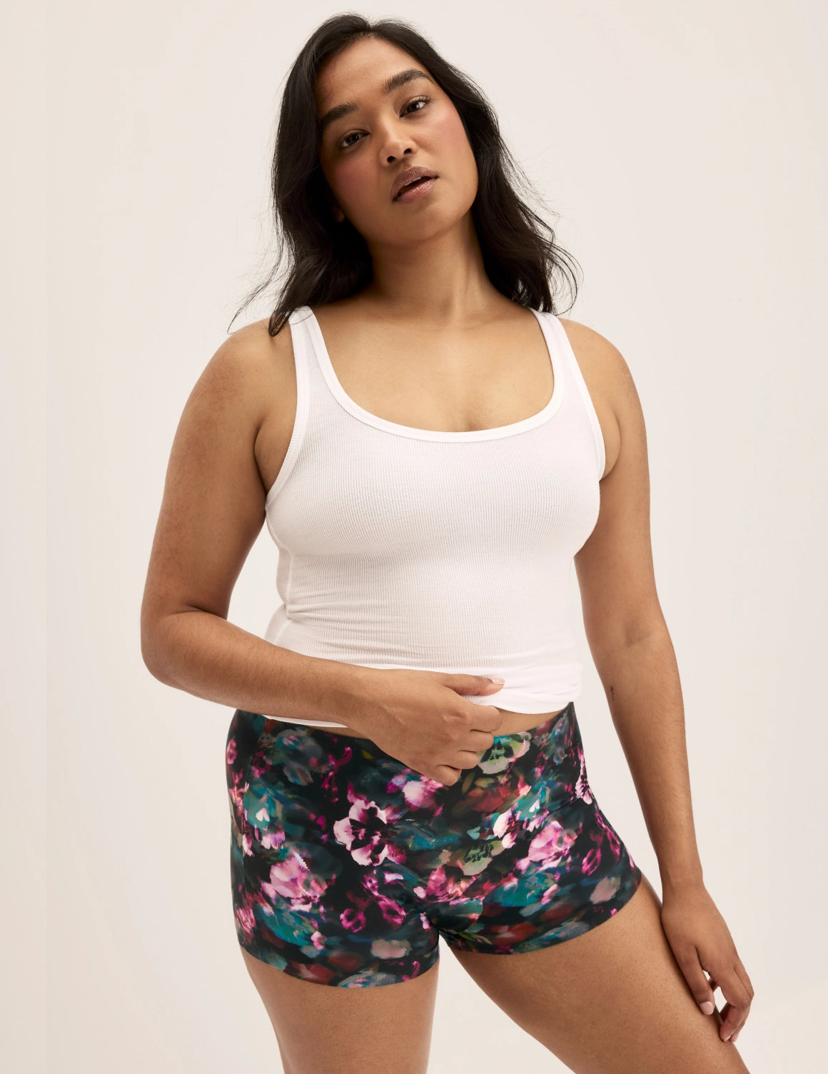 Shivani has 40” hips and wears KNIX L | Rose Noir