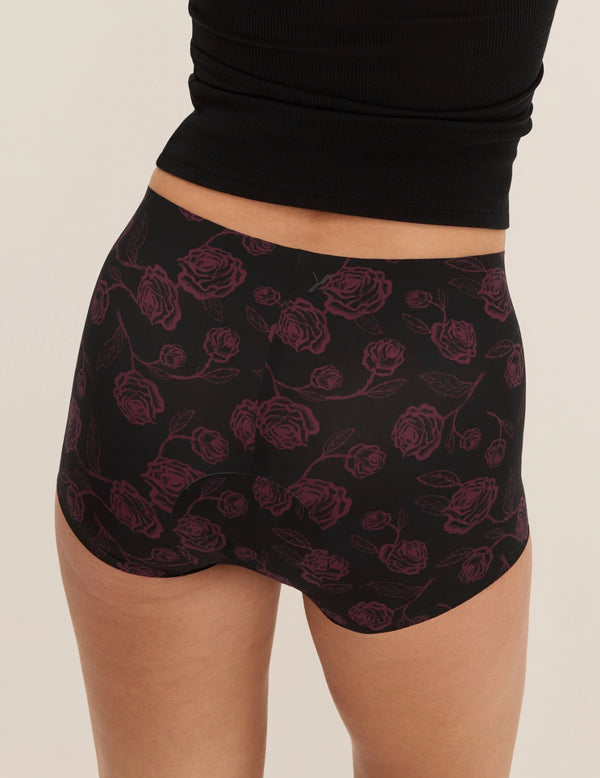 Megan has 36.5” hips and wears KNIX S | Tapestry