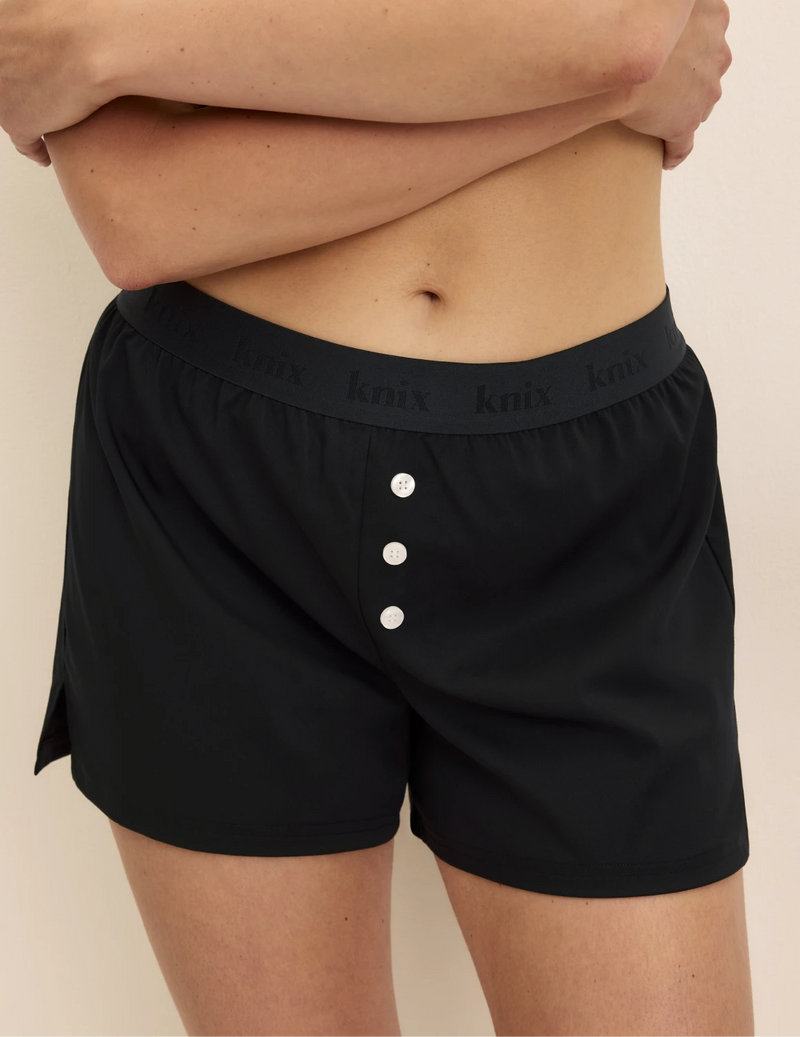 Sarah has 38.5” hips and wears KNIX M  ||Black