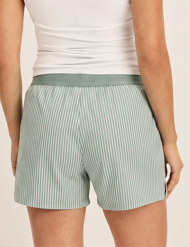 Alexandra has 36” hips and wearing KNIX S | Eucalyptus Stripe