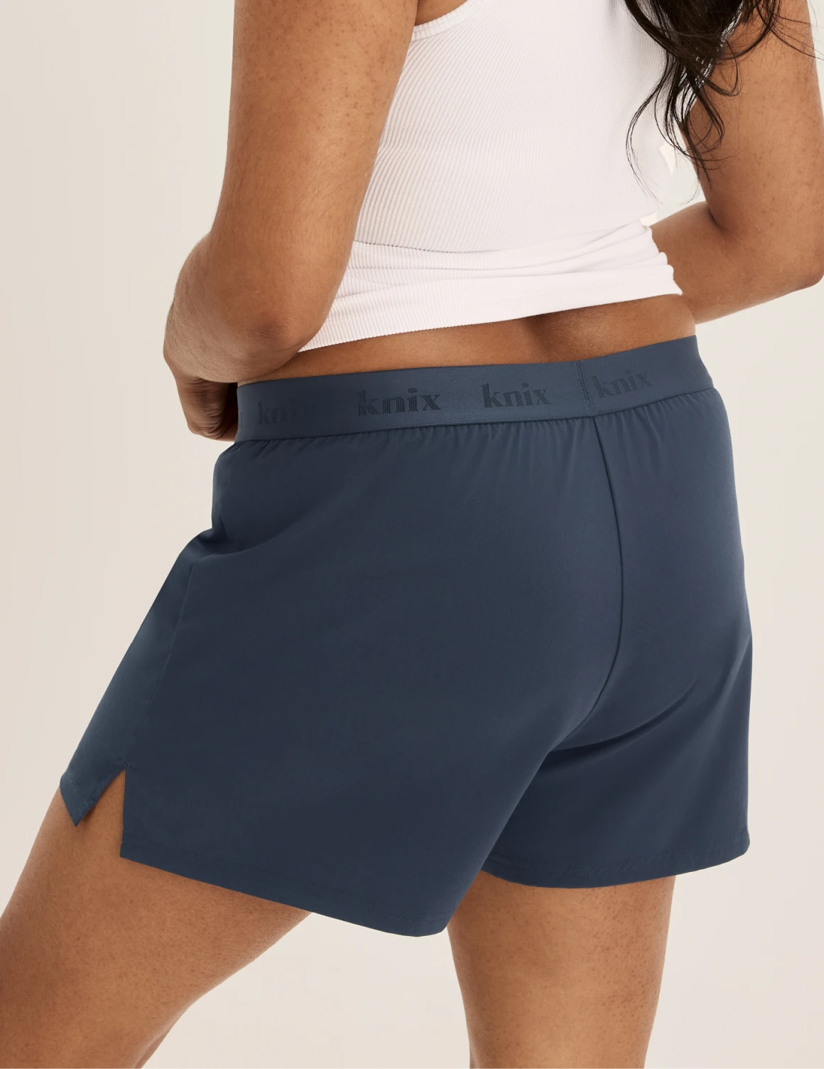 Shivani has 40” hips and wears KNIX L | Twilight Navy
