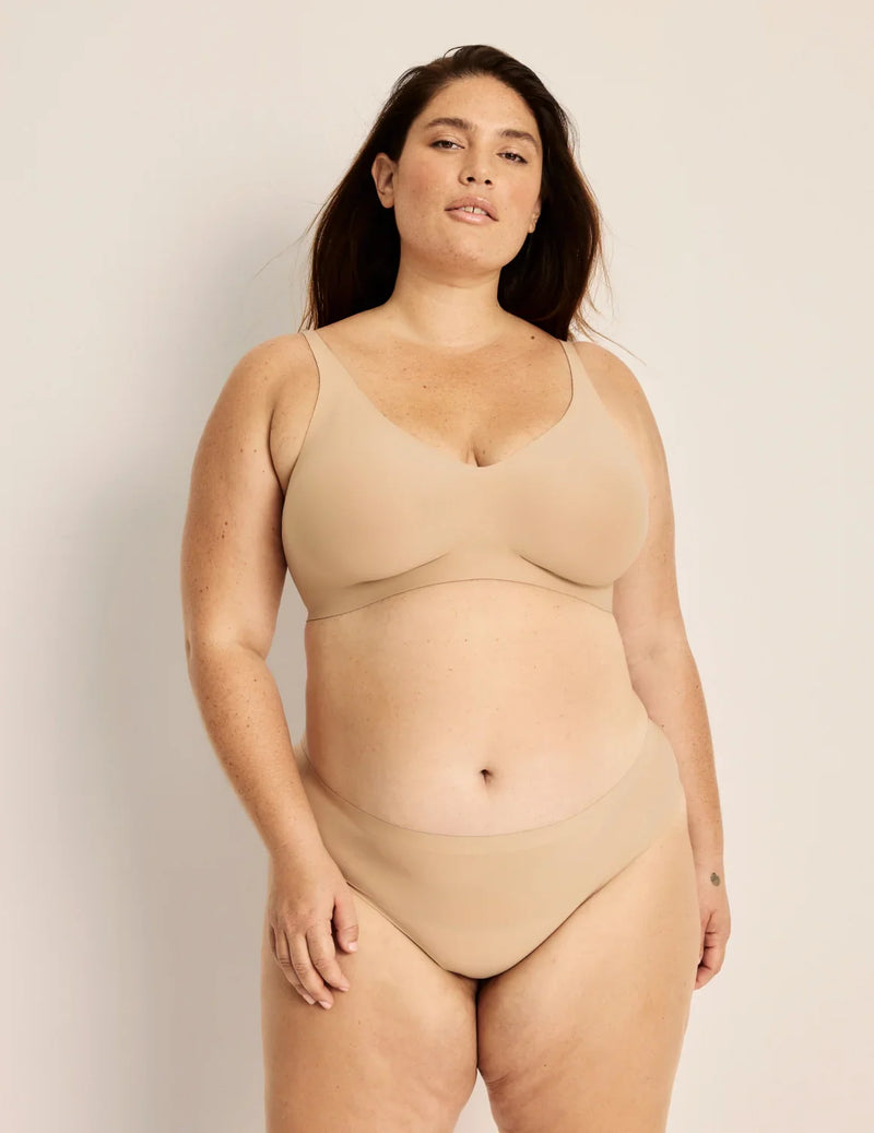 Clementine has 51” hips, and wearing KNIX XXL | Warm Sand