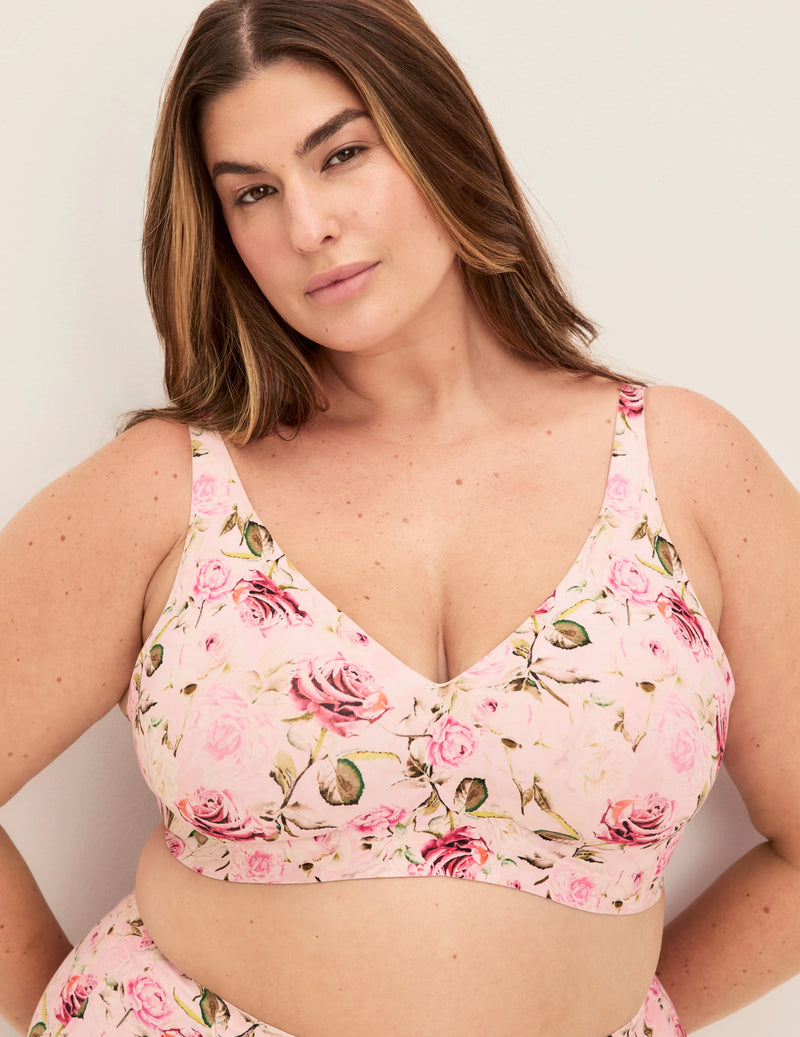 Gabrielle is a 40E wearing KNIX XXL+ | | Spring Court Bloom