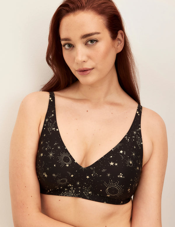 Liz is a 34C wearing KNIX M | | Velaris Night Sky