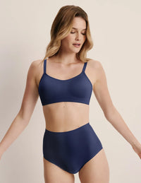 Esther is a 32C and is wearing a Knix size S  | Midnight